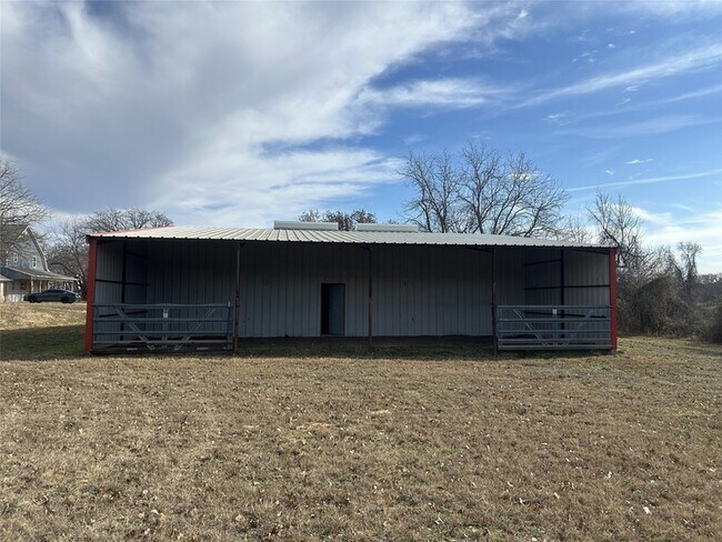 Building Photo - 307 Co Rd 4790