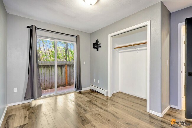 Building Photo - Modern 4-Bedroom Townhome in Desirable Sou...