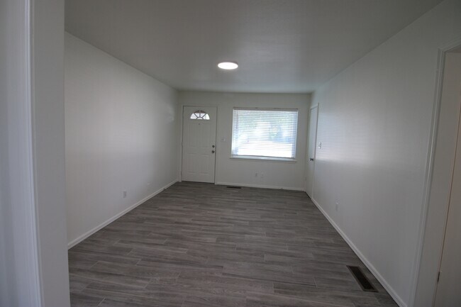 Building Photo - 59 Shirley Ln