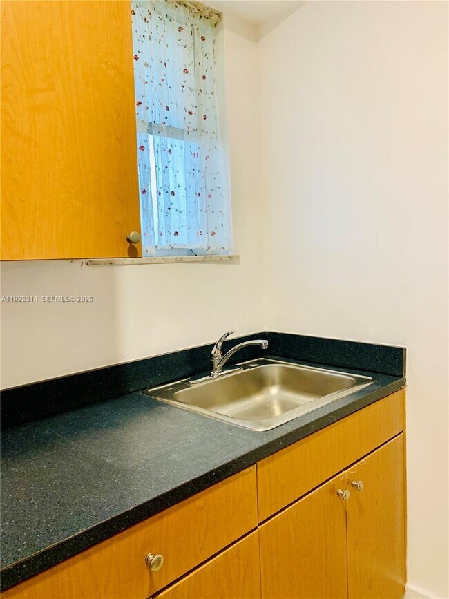 Building Photo - 665 NE 83rd Terrace