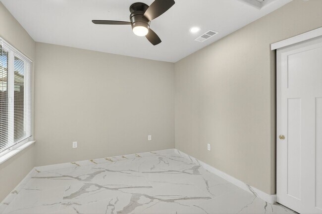 Building Photo - Bright & Spacious 3 Bed, 2 Bath Home – Must See!