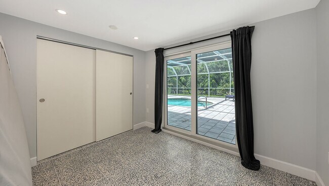 Building Photo - Museum's Area Home