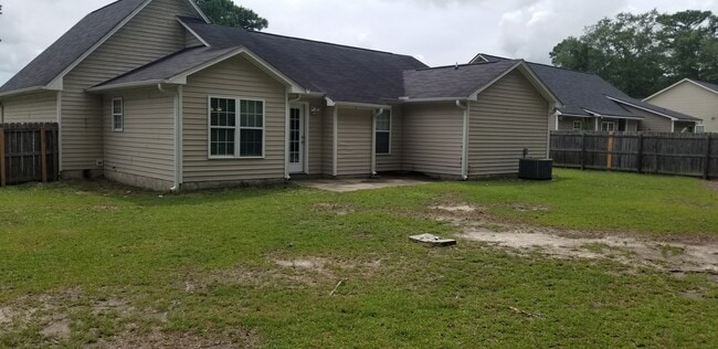 Building Photo - 3706 Pioneer Dr