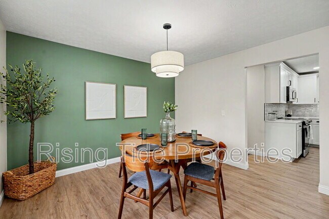 Building Photo - 2569 Richmar Dr