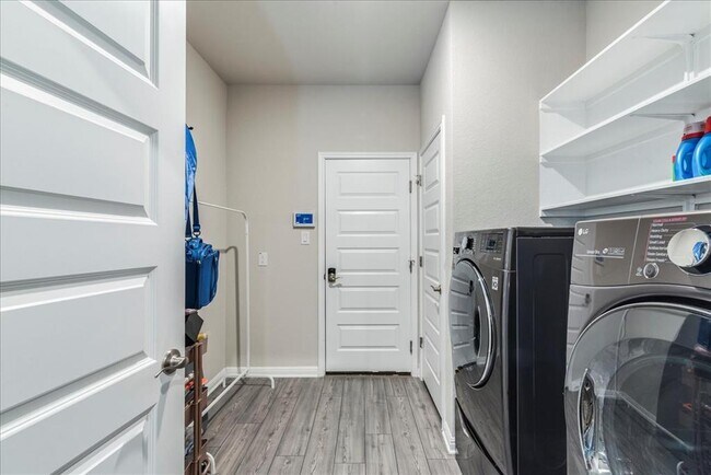 Building Photo - 122 Fairmeadow Downs Dr