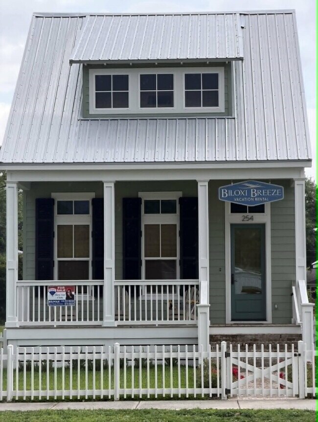 Building Photo - Fully furnished brand new home with garage!