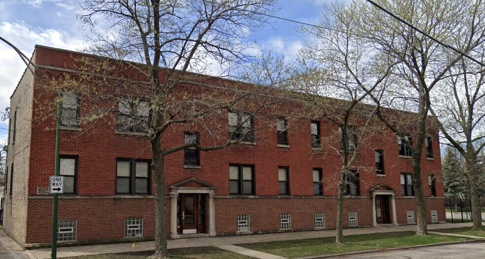 Building - 3749 W Grace St