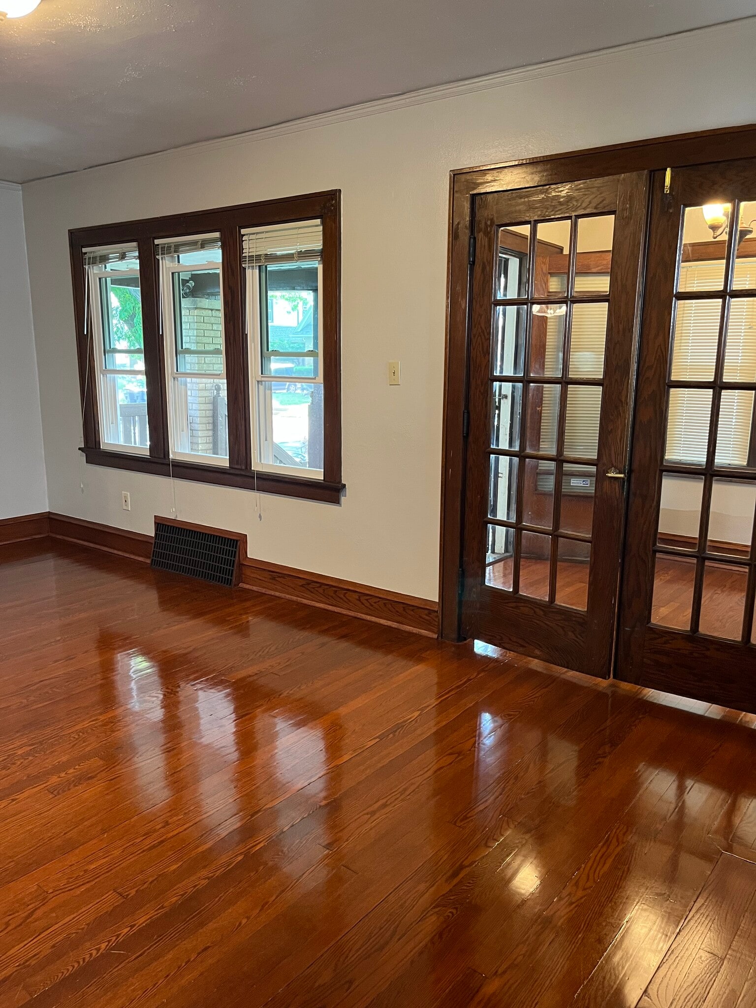 Family room - 2338 N 54th St