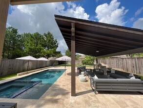 Building Photo - 7 Blue Violet Ct