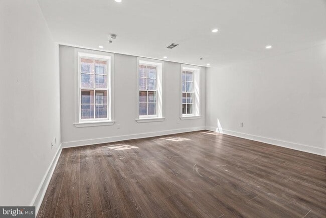 Building Photo - 253 N 3rd St