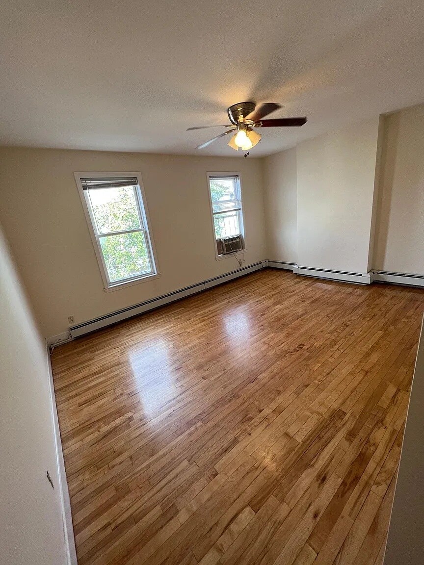 Building Photo - 82 Hampshire St