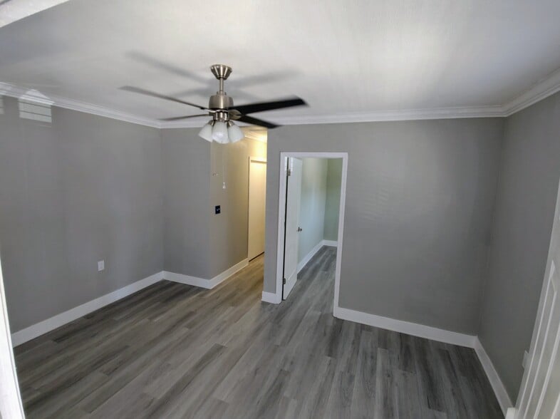 Building Photo - 5256 McKinley Ave