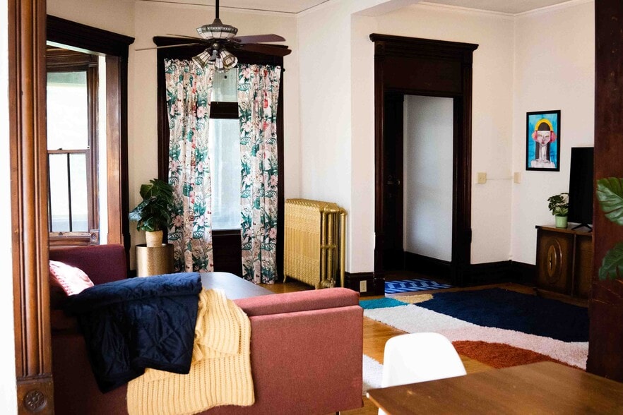 living room - 2419 1st Ave S