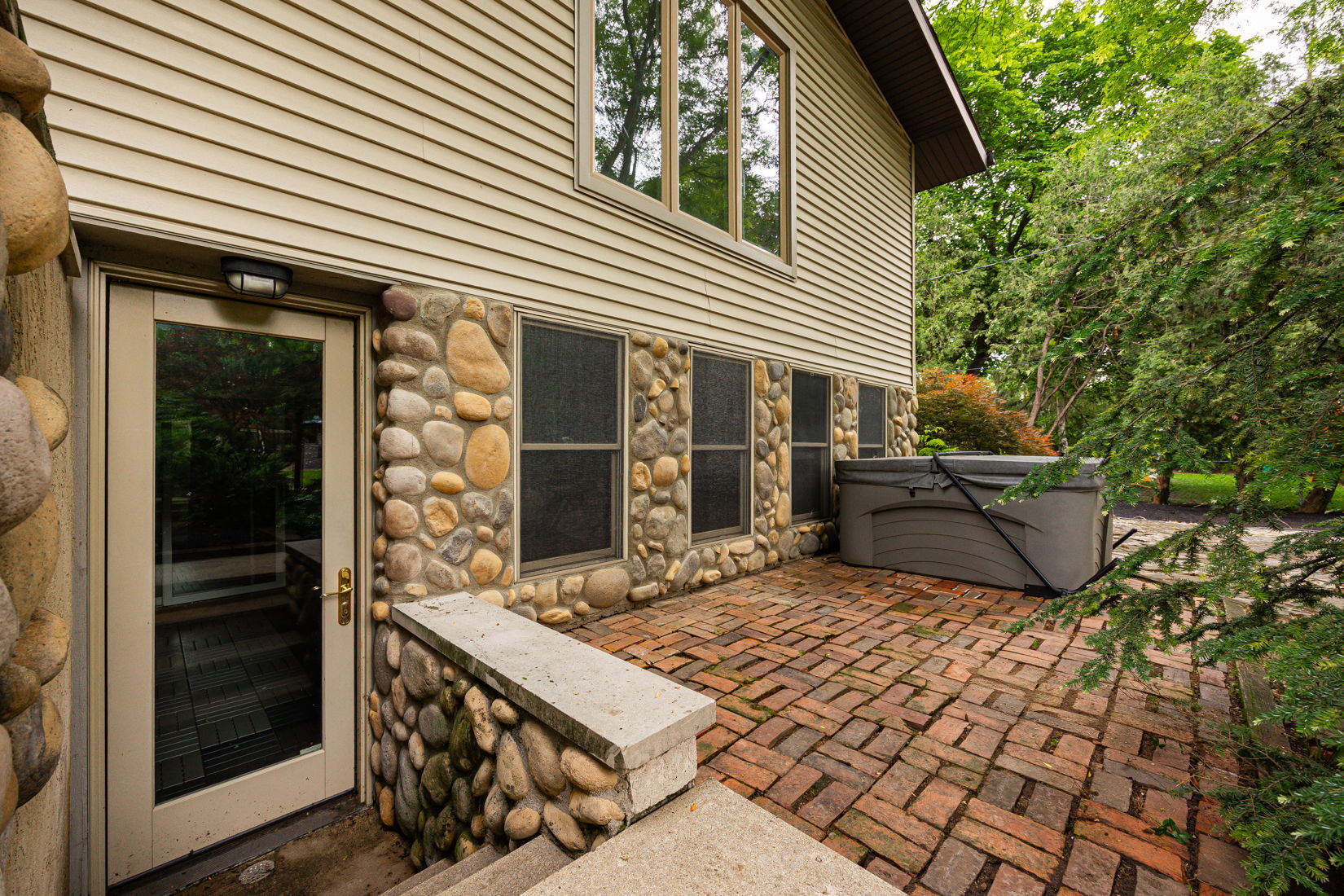 Building Photo - 2349 Eastcleft Dr