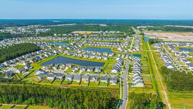 Building Photo - 201 Bigleaf Ct