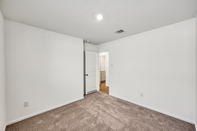 Building Photo - 29635 Knollwood Bay Rd