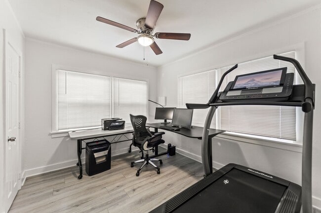 Building Photo - 1507 W 84th Pl