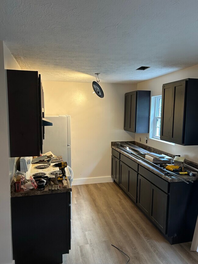 Building Photo - 102 Barnes Ln
