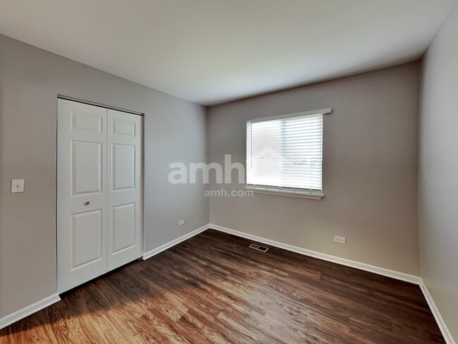 Building Photo - 495 W Camden Ln