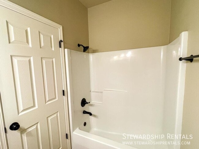 Building Photo - 618 Camden Ln