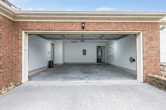 Building Photo - 632 Applegate Ln