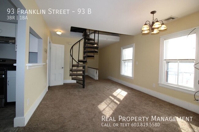Building Photo - Spacious 3 Bedroom Duplex in Somersworth!