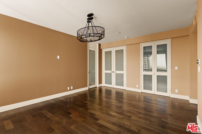 Building Photo - 10350 Wilshire Blvd