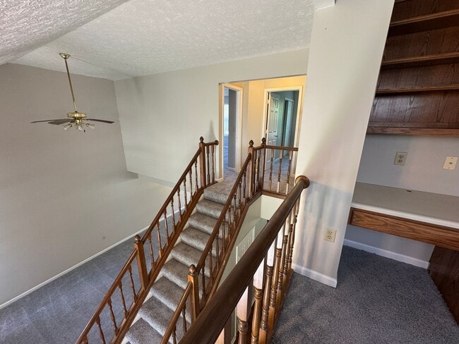Building Photo - Eagle Creek 3 Bed 2.5 Bath
