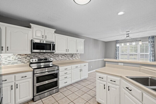 Building Photo - 713 Elizabeth Dr