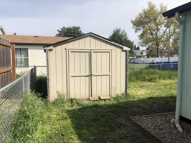 Building Photo - 167 W Rose St