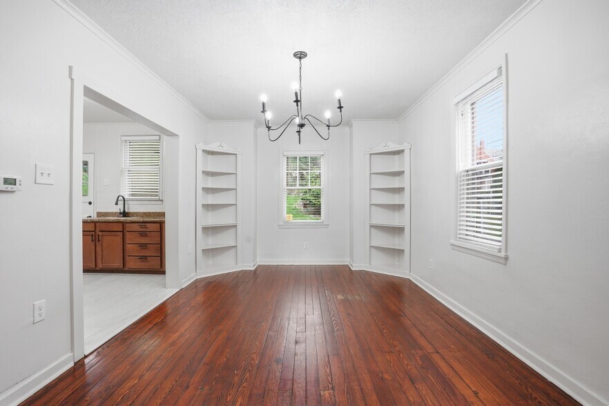 Building Photo - 107 Catskill Ave