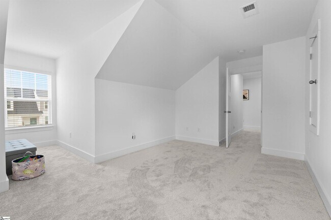 Building Photo - Wonderful Short-Term Furnished Townhome Cl...
