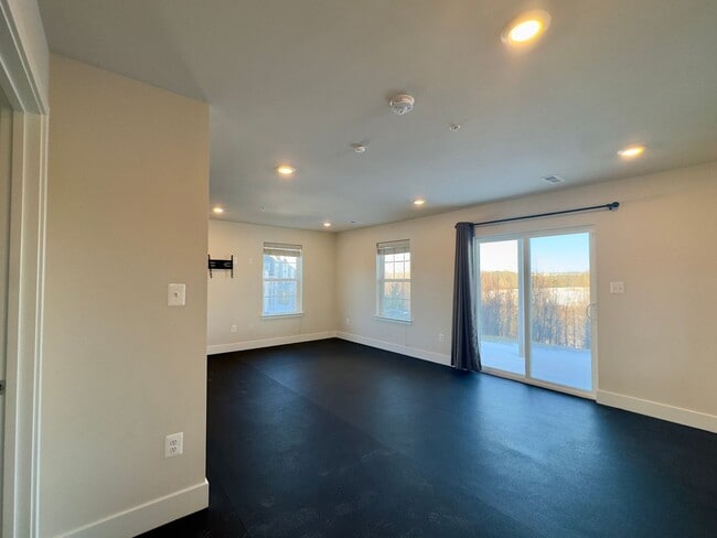 Building Photo - Charming 3 Bedroom/2 Bathroom/2 Half Bath Townhome in Windsor Mill, MD!