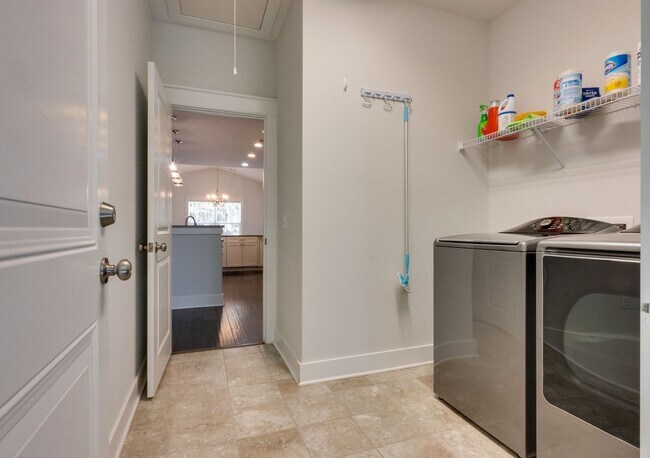 Building Photo - Beautiful Home in Lawton Station!