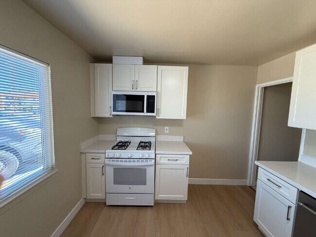 Building Photo - "Charming 4-Bedroom Home with 2 Baths in Pittsburg – Spacious 1459 Sq Ft Gem!"