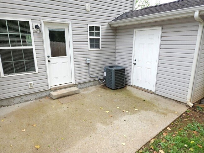 Building Photo - 705 Crestland Ave