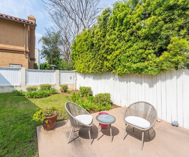 Building Photo - Mathews Avenue