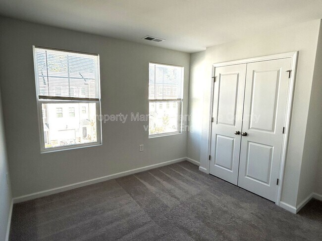 Building Photo - 1041 Shoreside Dr