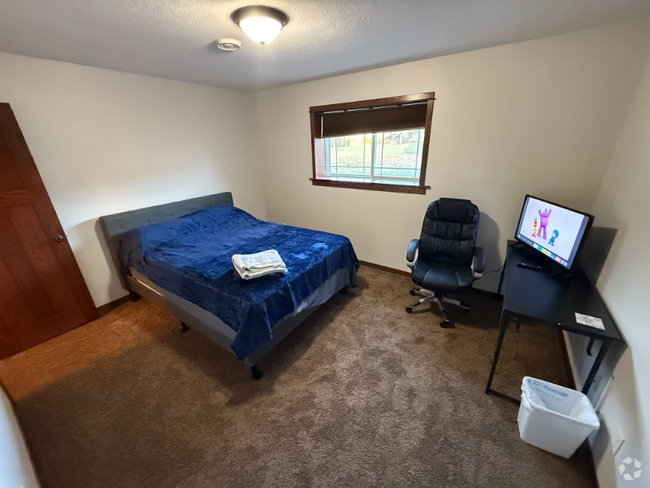 Building Photo - 1311 Camelot Dr