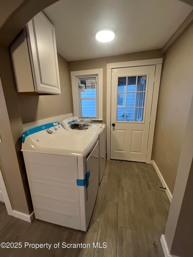 Building Photo - 129 S Blakely St