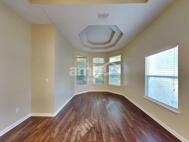 Building Photo - 357 Maplewood Dr