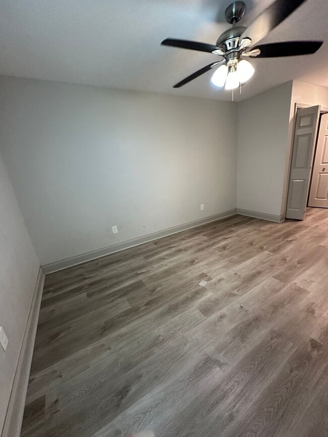 Building Photo - 1406 Memory Ln