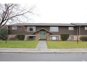 Building Photo - Recently Upgraded 2-Bedroom, 2-Bath Apartm...