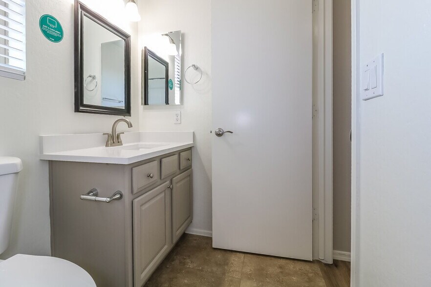 Building Photo - 17143 W Elizabeth Ave