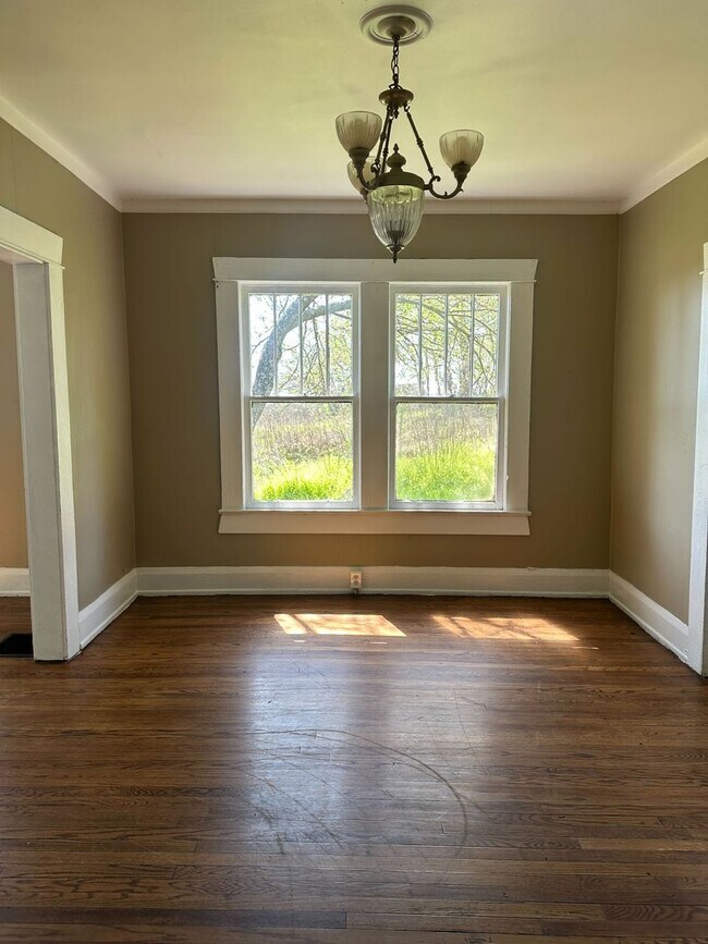 Building Photo - Charming 2-Bedroom Brick Home with Classic Features