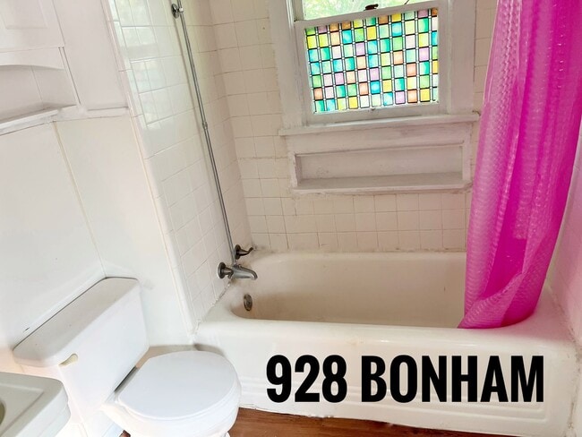 Building Photo - 928 S Bonham above garage apartment 1/2 of...