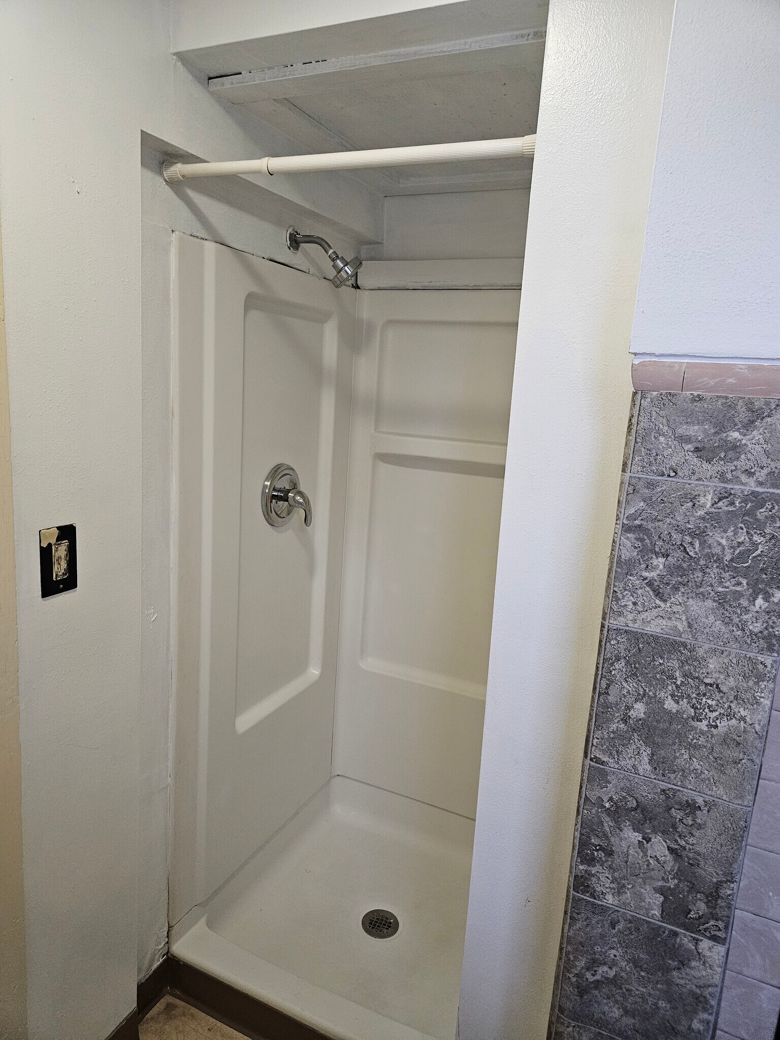 Building Photo - 1519 Avon St