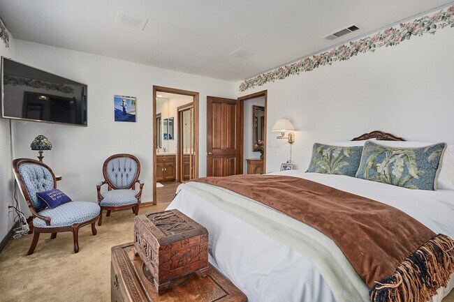 Building Photo - Spacious 3-Bedroom Lake House in Victorvil...