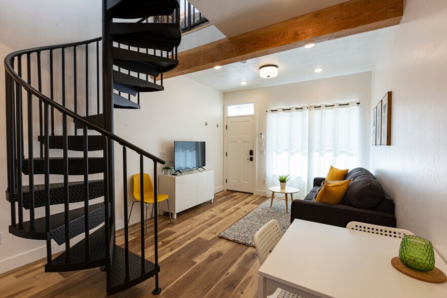 Building Photo - 96 S 100 E