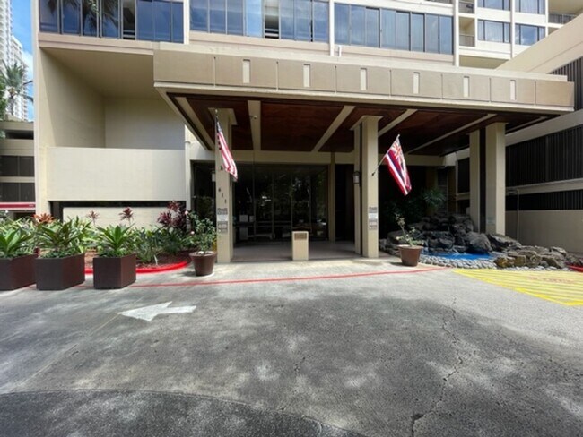 Building Photo - Available on 8/1/25, 600 sqft, 1 Bedroom, ...